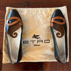 Vintage Etro Milano flats with signature paisley design. Black & tan. Size 38.